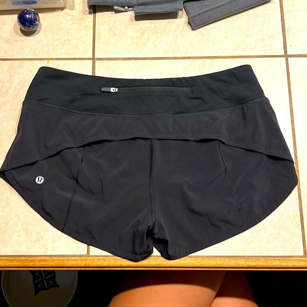Women’s Lululemon Speed Up Low-Rise Lined Short 2.5" Size 6 reg